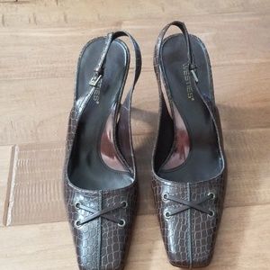 Womans sling back pumps